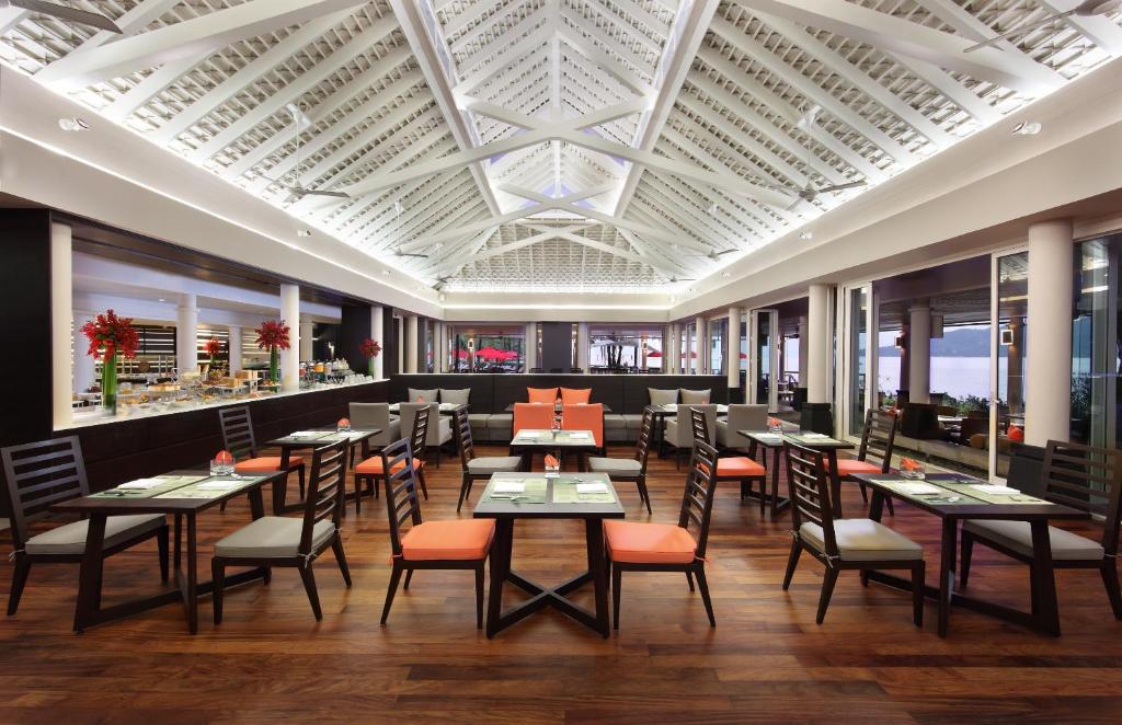 Amari Phuket pool area